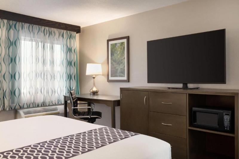 La Quinta Inn Peru Starved Rock State Park image