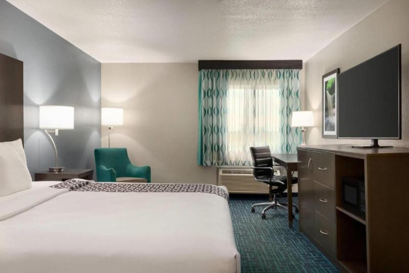 La Quinta Inn Peru Starved Rock State Park image