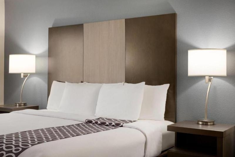 La Quinta Inn Peru Starved Rock State Park image