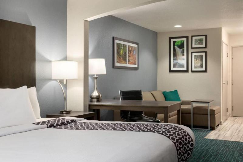 La Quinta Inn Peru Starved Rock State Park image
