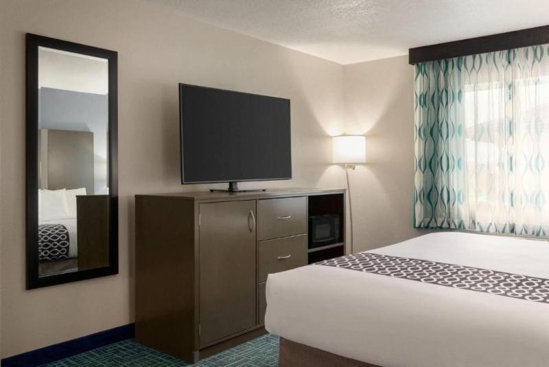 La Quinta Inn Peru Starved Rock State Park image
