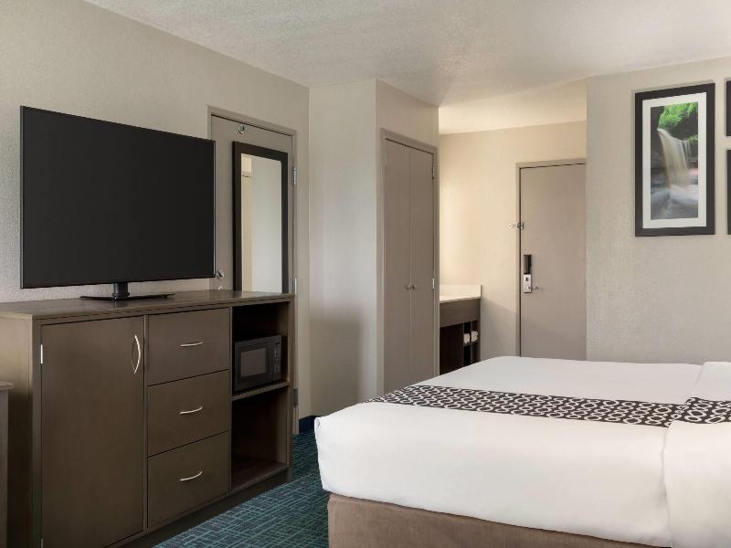 La Quinta Inn Peru Starved Rock State Park image