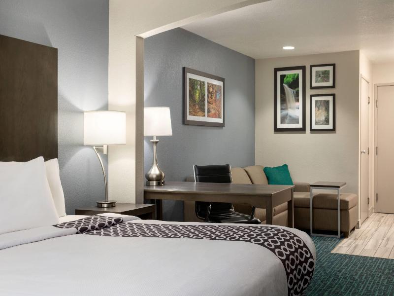 La Quinta Inn Peru Starved Rock State Park image