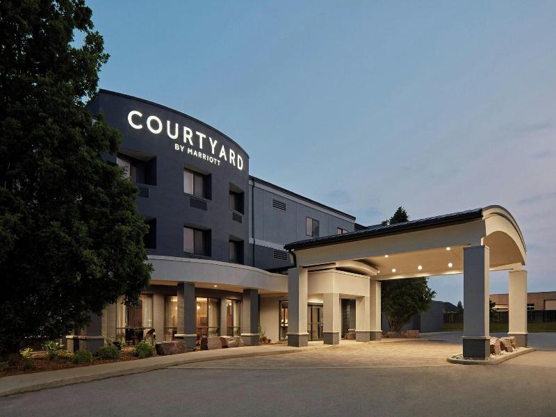 Courtyard By Marriott Hamilton