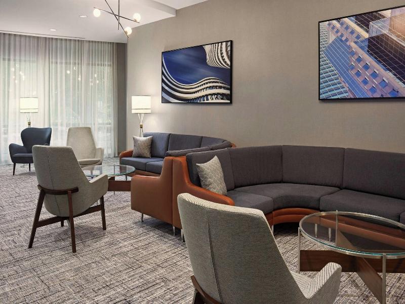 Courtyard By Marriott Hamilton