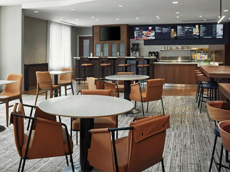 Courtyard By Marriott Hamilton