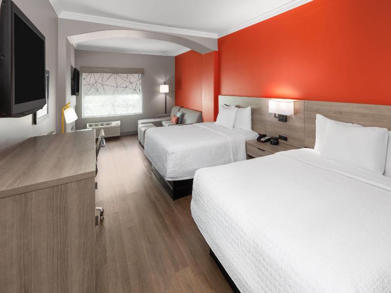 La Quinta Inn & Suites Oklahoma City-Moore image