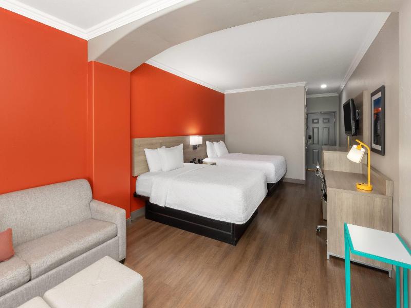 La Quinta Inn & Suites Oklahoma City-Moore image