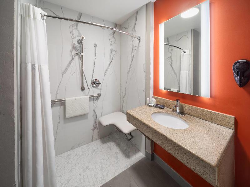 La Quinta Inn & Suites Oklahoma City-Moore image