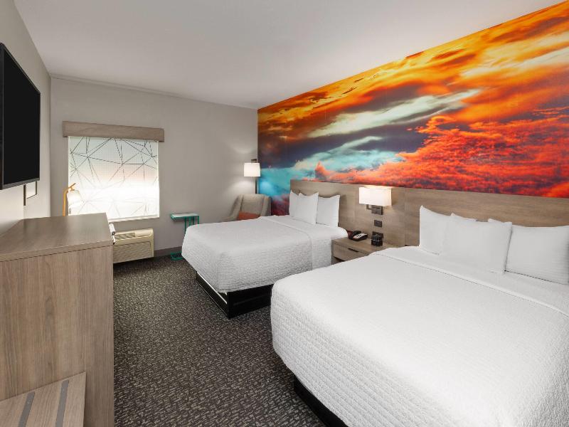 La Quinta Inn & Suites Oklahoma City-Moore image