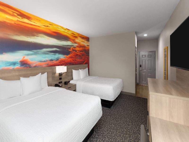 La Quinta Inn & Suites Oklahoma City-Moore image