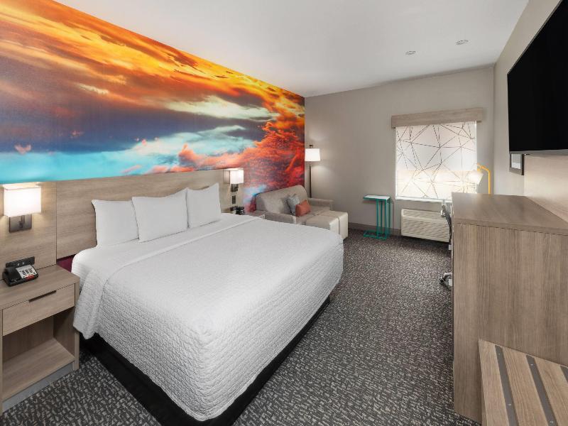 La Quinta Inn & Suites Oklahoma City-Moore image