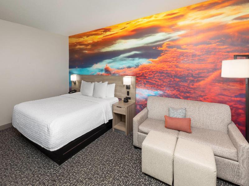 La Quinta Inn & Suites Oklahoma City-Moore image