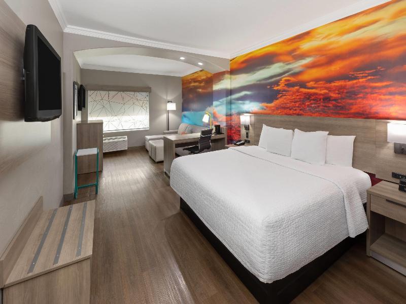 La Quinta Inn & Suites Oklahoma City-Moore image