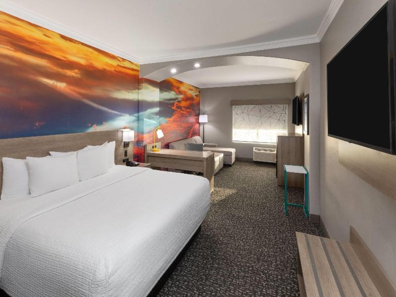 La Quinta Inn & Suites Oklahoma City-Moore image