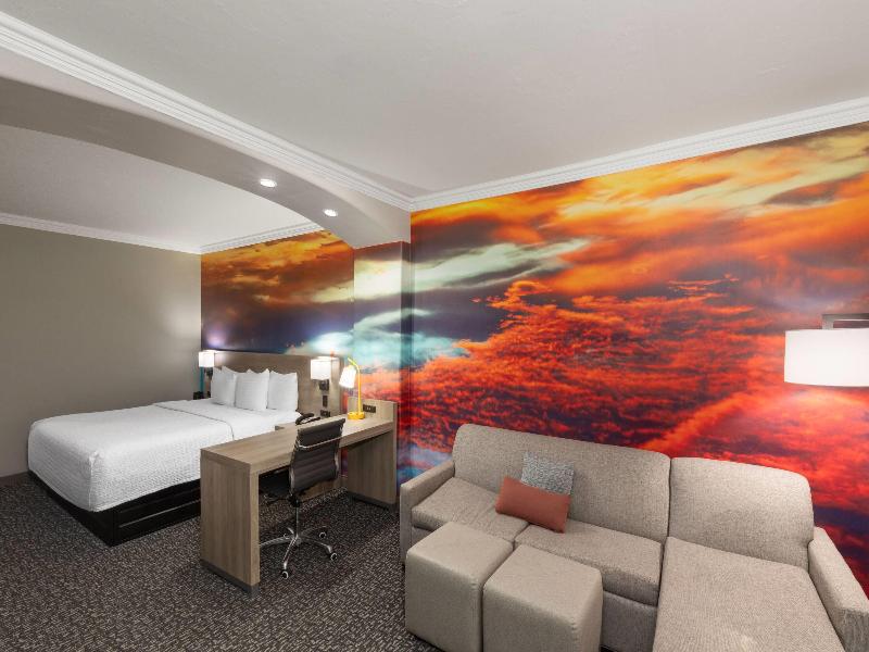 La Quinta Inn & Suites Oklahoma City-Moore image