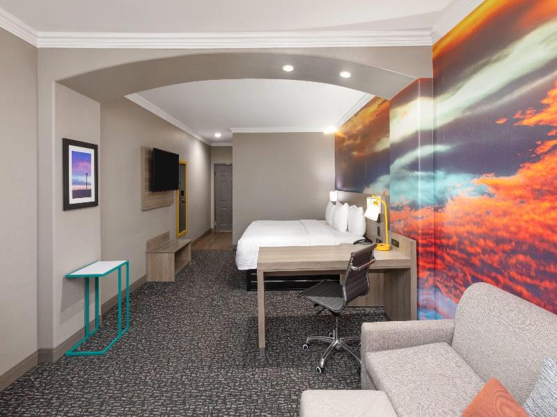 La Quinta Inn & Suites Oklahoma City-Moore image