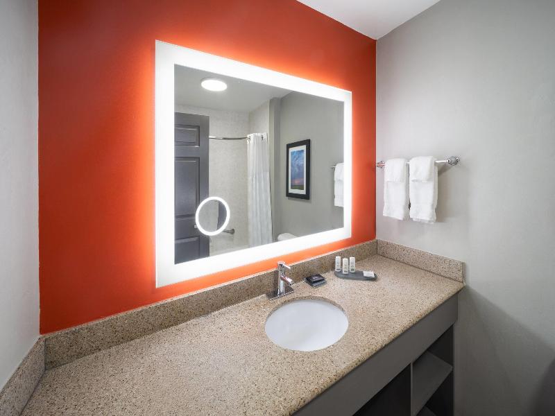 La Quinta Inn & Suites Oklahoma City-Moore image