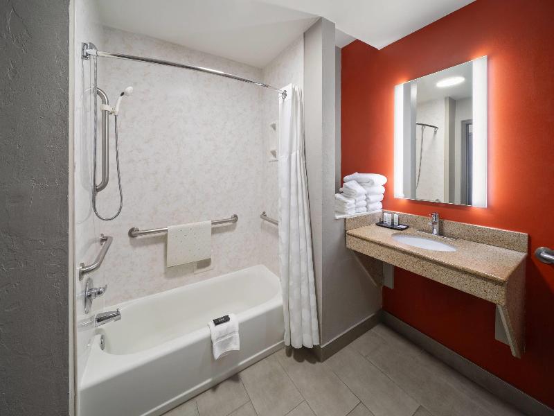 La Quinta Inn & Suites Oklahoma City-Moore image