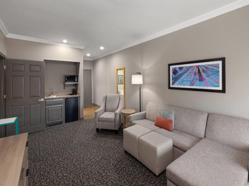 La Quinta Inn & Suites Oklahoma City-Moore image