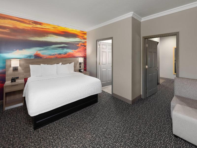 La Quinta Inn & Suites Oklahoma City-Moore image