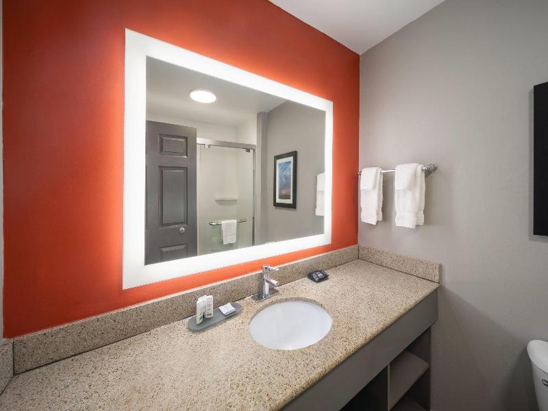 La Quinta Inn & Suites Oklahoma City-Moore image