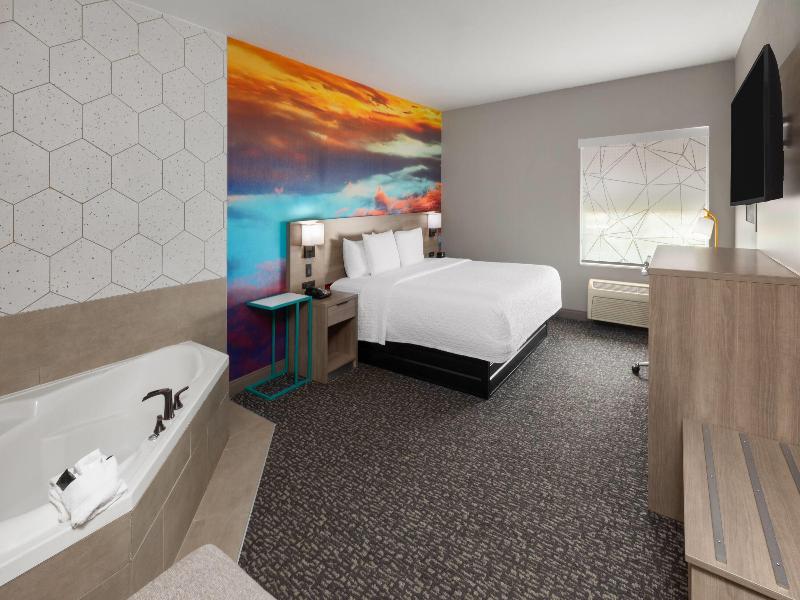 La Quinta Inn & Suites Oklahoma City-Moore image