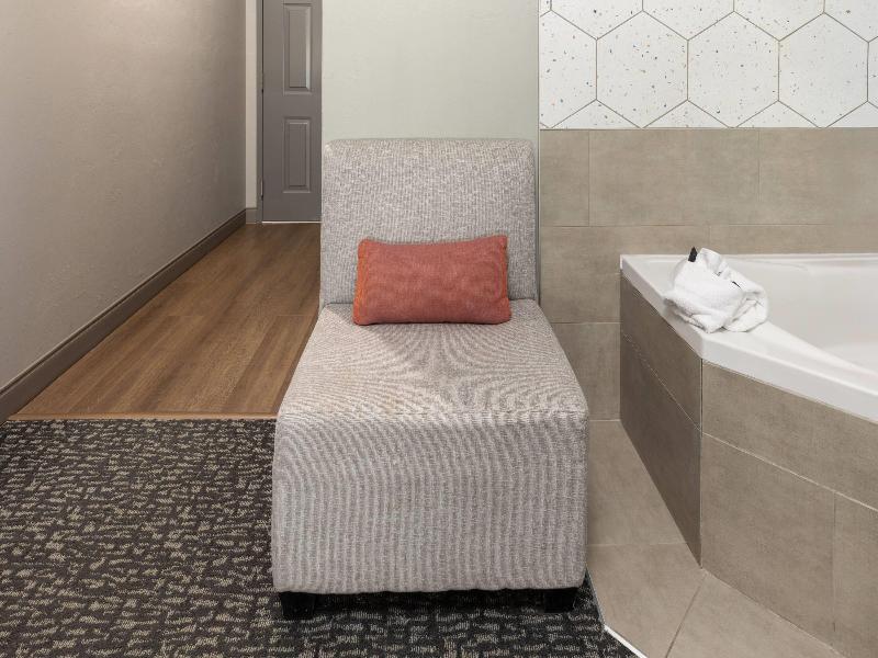 La Quinta Inn & Suites Oklahoma City-Moore image