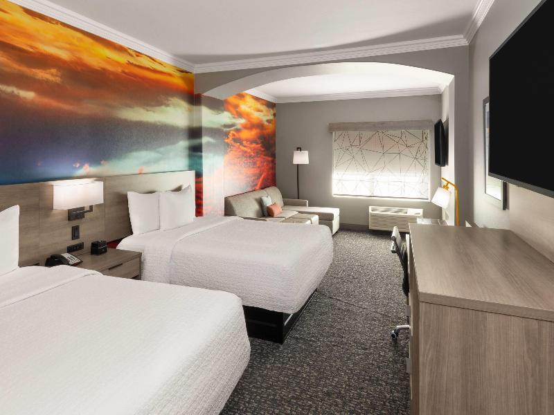 La Quinta Inn & Suites Oklahoma City-Moore image