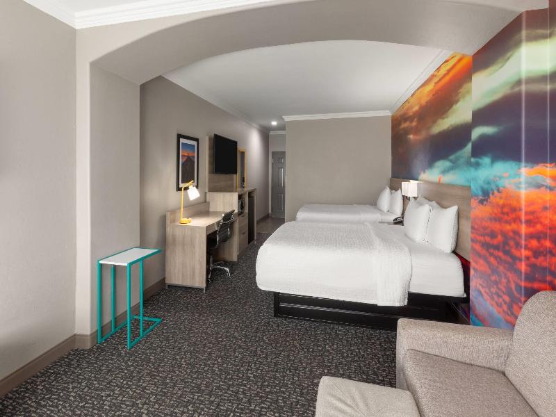 La Quinta Inn & Suites Oklahoma City-Moore image