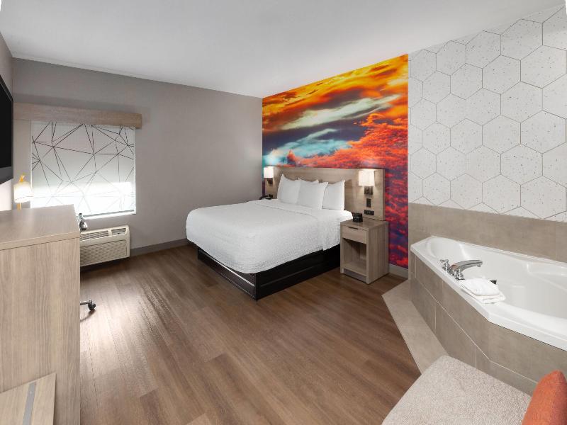 La Quinta Inn & Suites Oklahoma City-Moore image