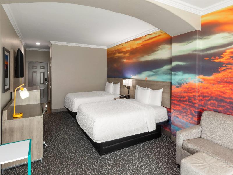 La Quinta Inn & Suites Oklahoma City-Moore image