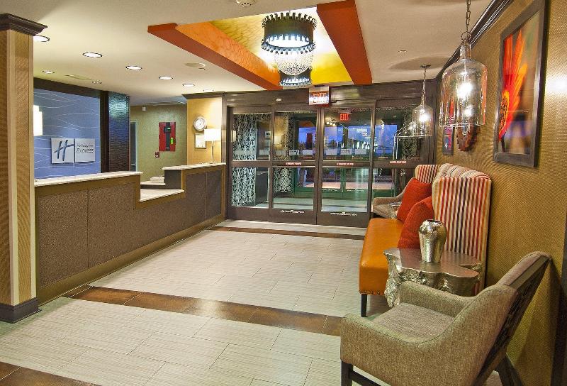 Holiday Inn Express & Suites Olive Branch