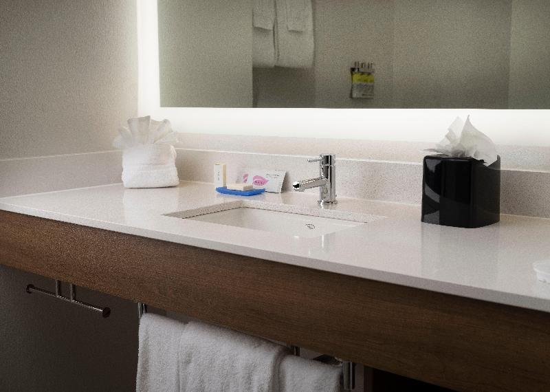 Holiday Inn Express & Suites Olive Branch image