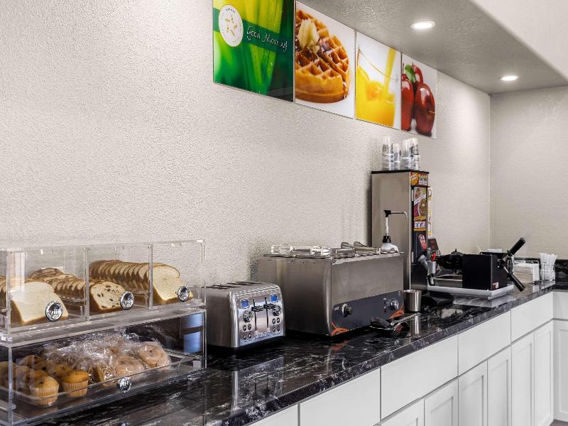 Quality Inn Oskaloosa image
