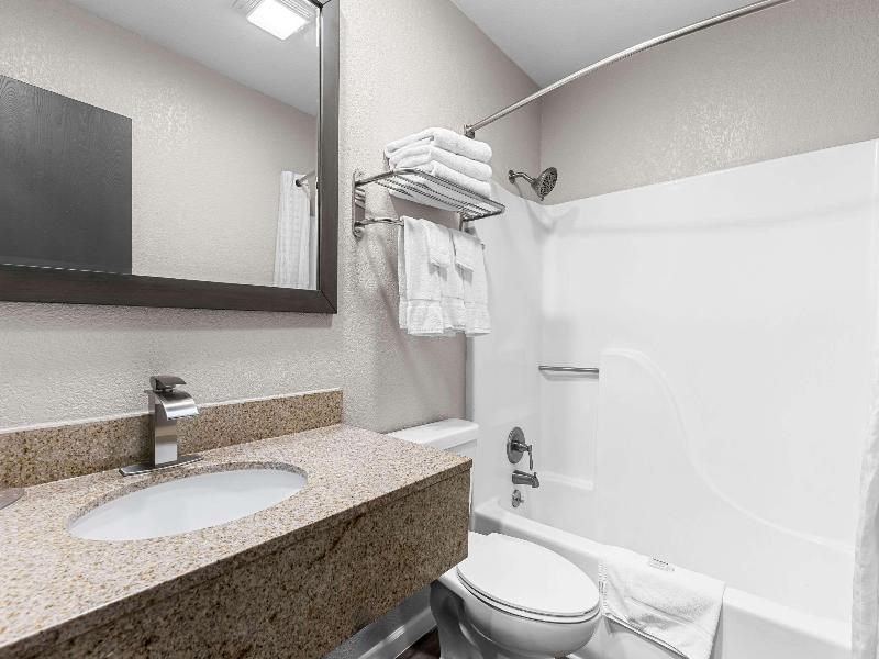 Quality Inn Oskaloosa image