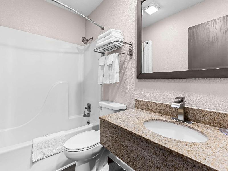 Quality Inn Oskaloosa image