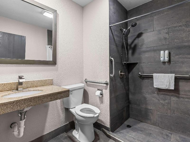 Quality Inn Oskaloosa image