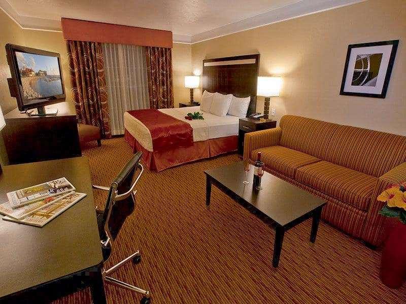 La Quinta Inn & Suites By Wyndham Okc North- Quail image