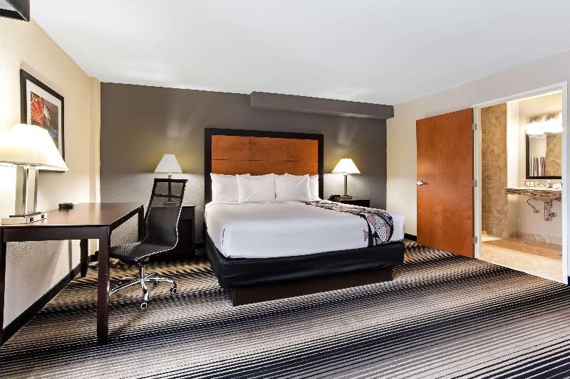 QUADRUPLE WITH DOUBLE BED