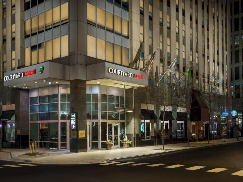 Courtyard Chicago Downtown/Magnificent Mile image