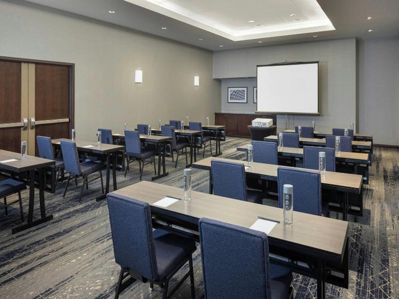 Courtyard Chicago Downtown/Magnificent Mile image