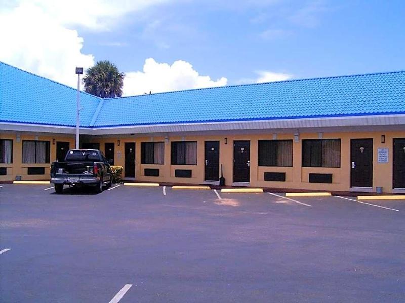 Budget Inn Okeechobee image
