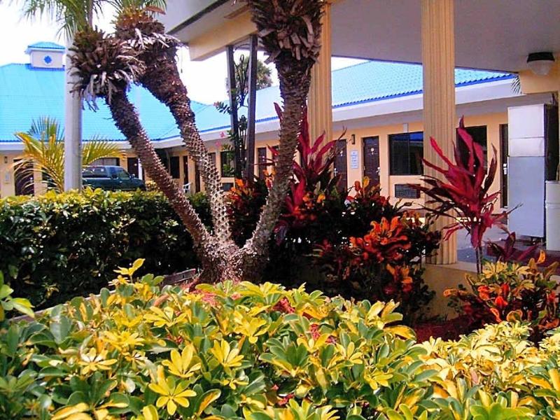 Budget Inn Okeechobee image
