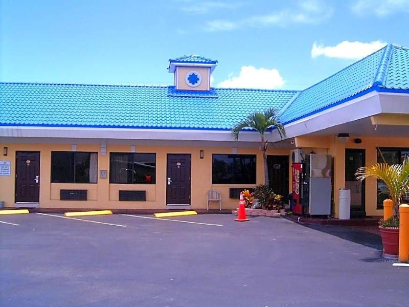 Budget Inn Okeechobee image
