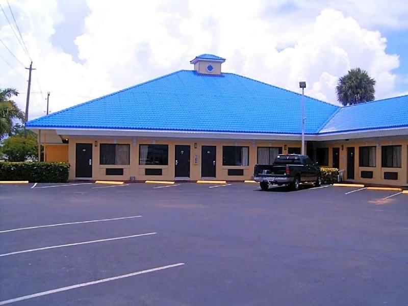 Budget Inn Okeechobee image