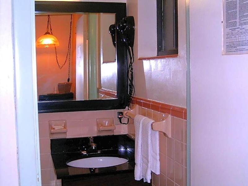 Budget Inn Okeechobee image