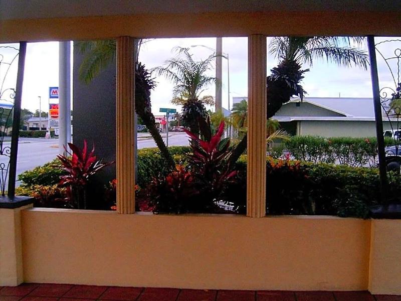 Budget Inn Okeechobee image