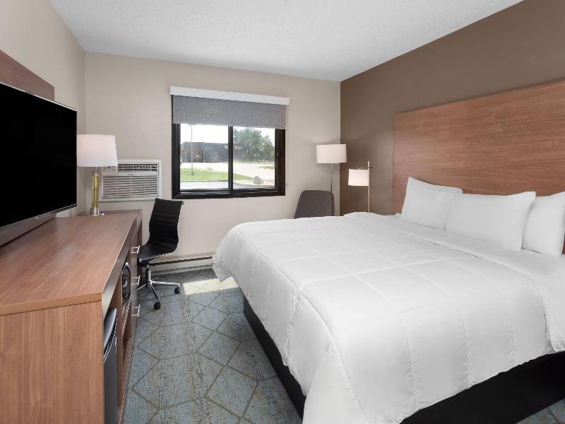 DOUBLE Accessible KING SIZE BED — photo 4