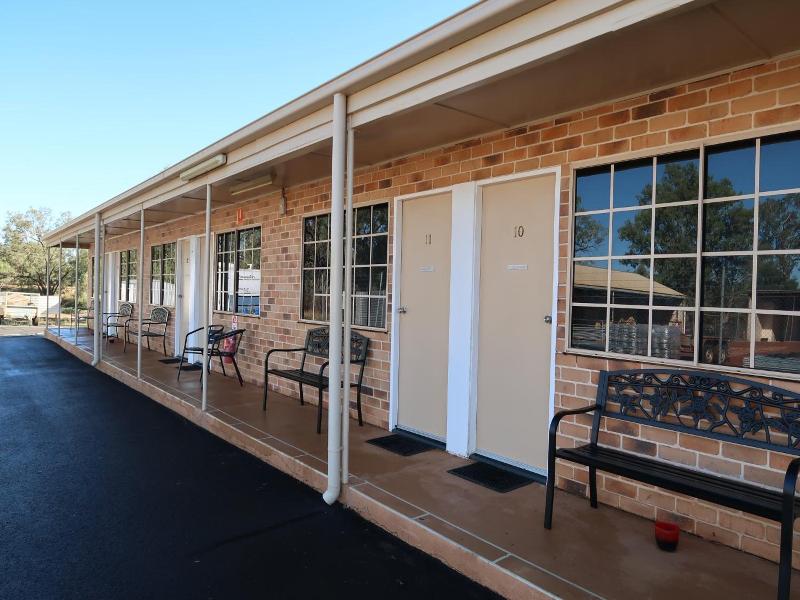 Charleville Waltzing Matilda Motor Inn — exterior view